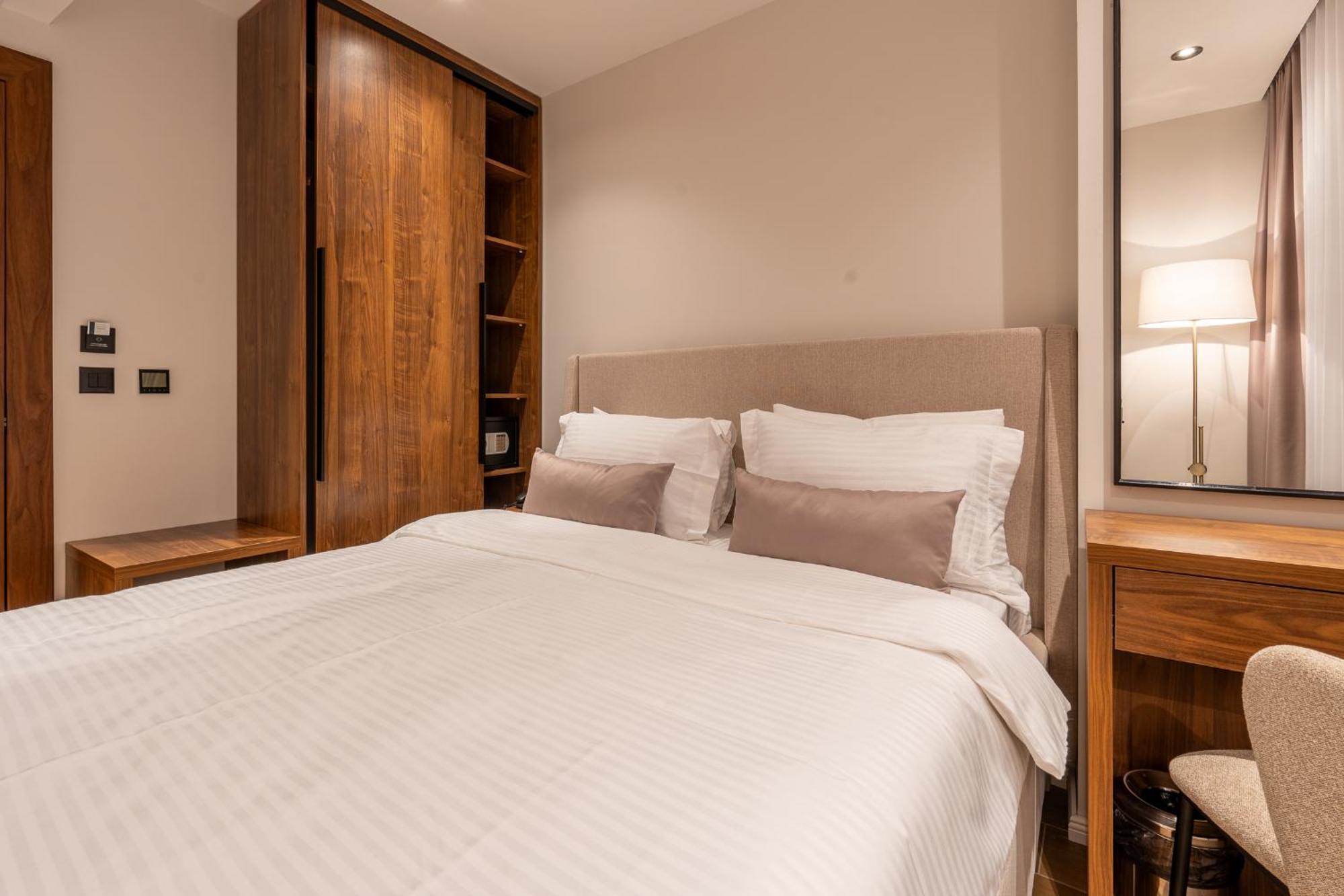 Ruby Hotel Prishtina Pristina Exteriör bild
