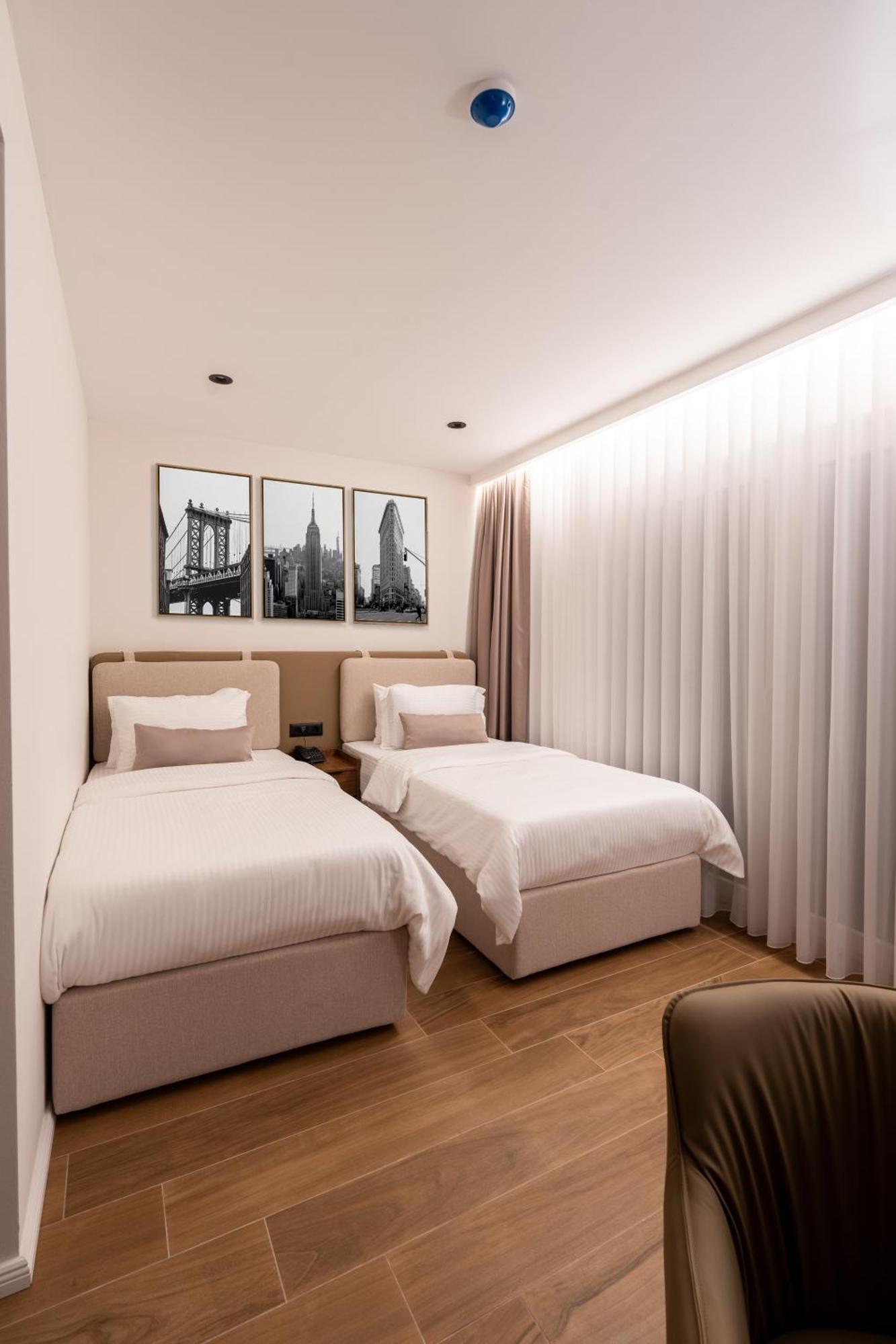 Ruby Hotel Prishtina Pristina Exteriör bild