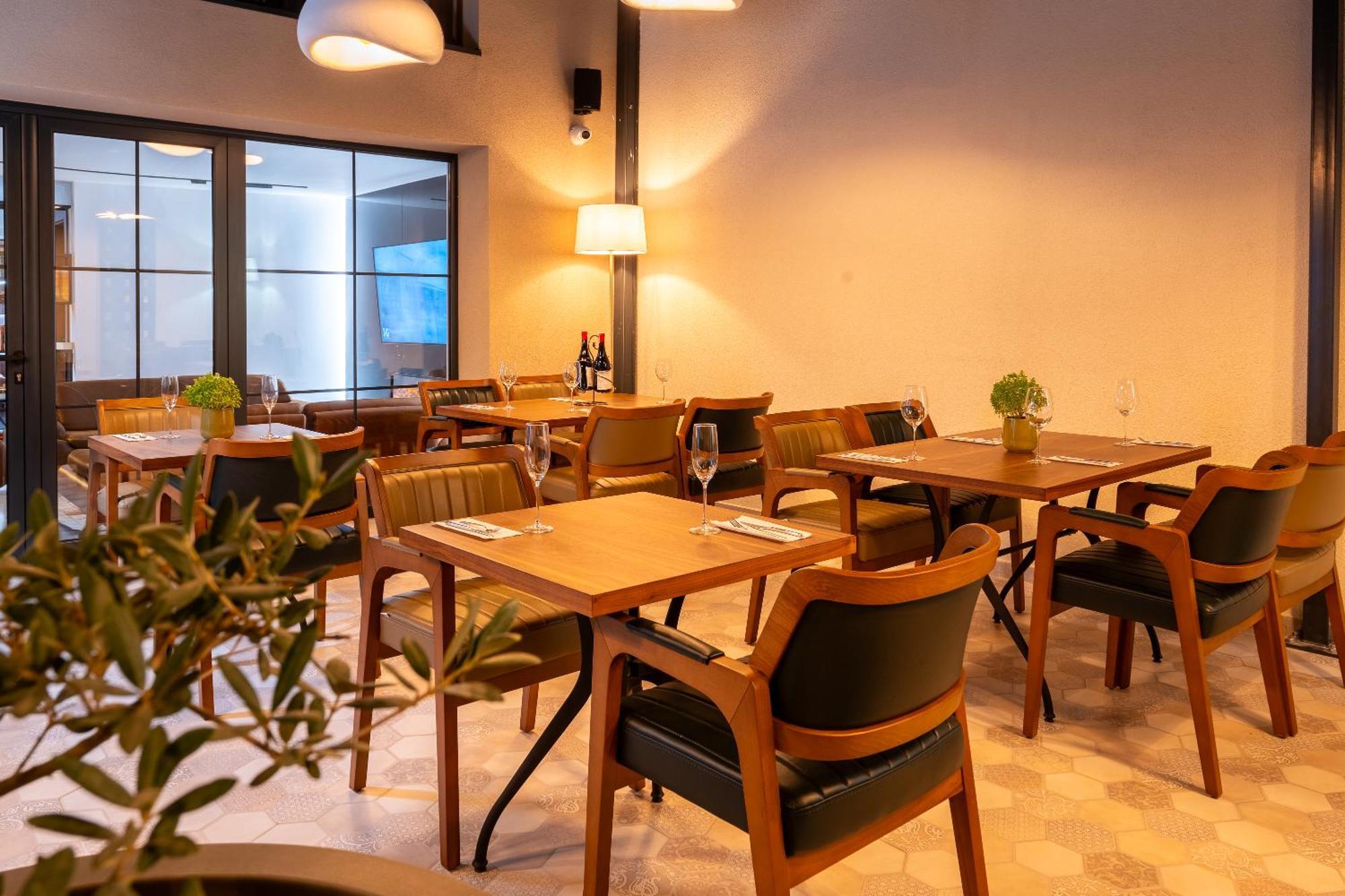 Ruby Hotel Prishtina Pristina Exteriör bild