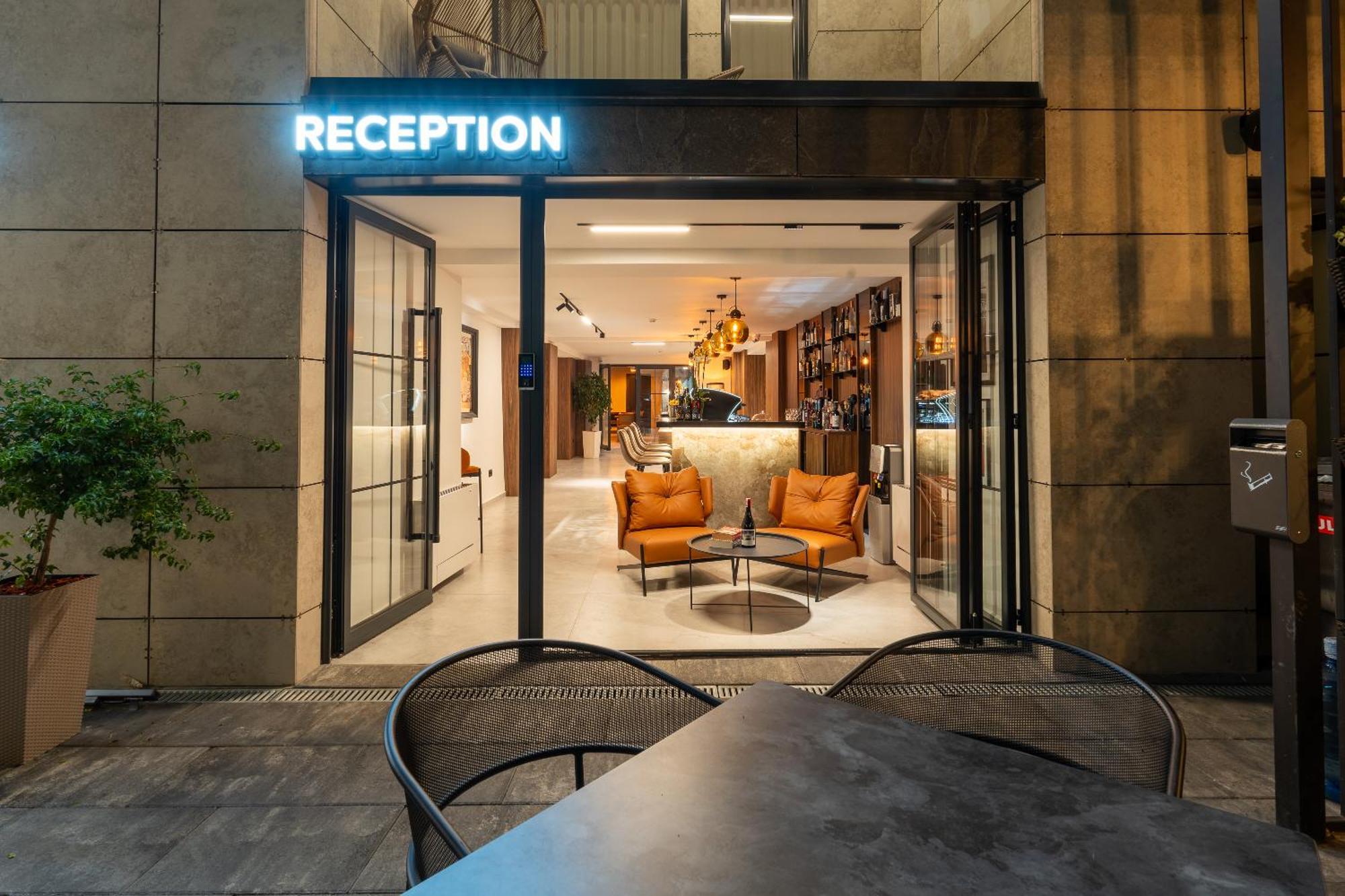 Ruby Hotel Prishtina Pristina Exteriör bild