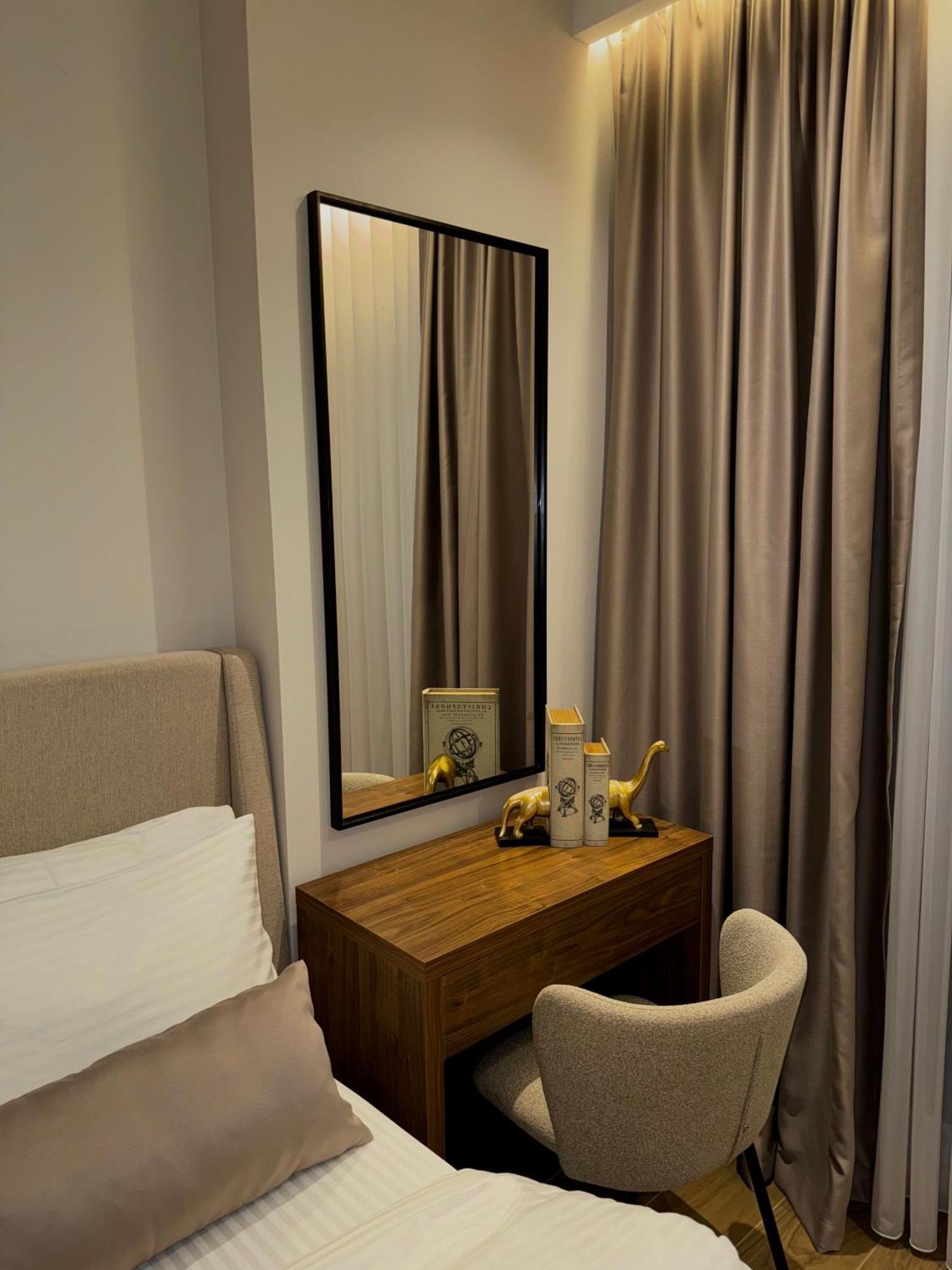 Ruby Hotel Prishtina Pristina Exteriör bild